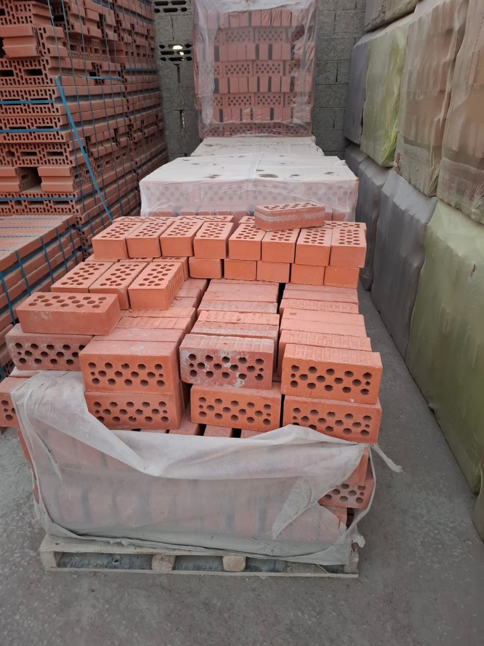 بلك احمر خفيف وثقيل   